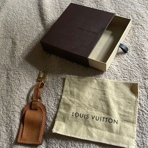 Louis Vuitton luggage tag name tag travel 🧳 leather lv france